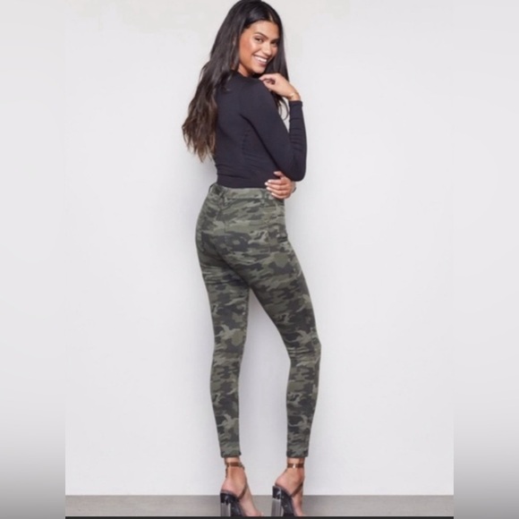 Good American • Always Fits Good Waist Skinny Jeans - Picture 3 of 7